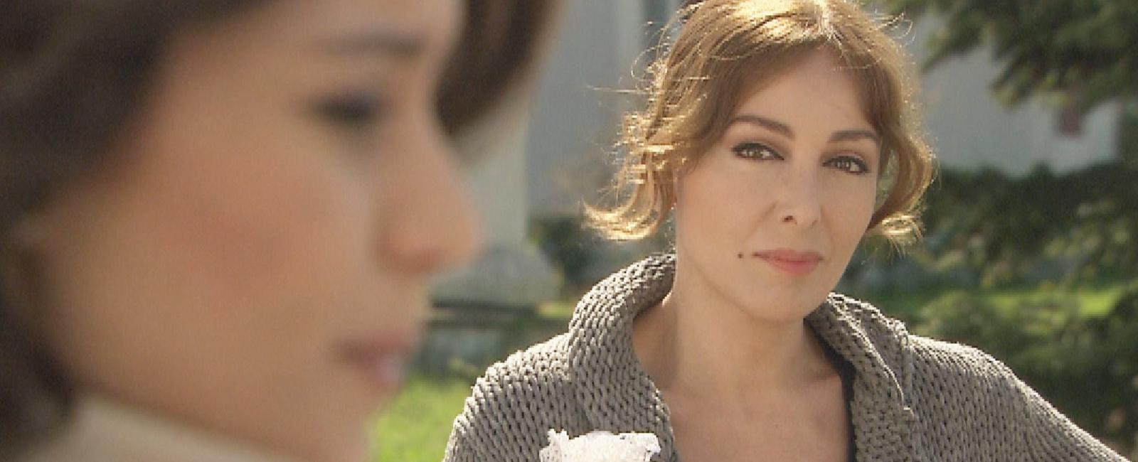 Запретная любовь 1995. Берен саат запретная любовь. Нихаль запретная любовь. Запретная любовь бихтер и бихлюль. Запретная любовь бехлюль.