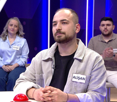 Pikapta çalınarak dinlenen büyük, ince ve dairesel levha