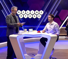 Düşünce ve davranışlarında belli ilkelere sıkı sıkıya bağlı olan