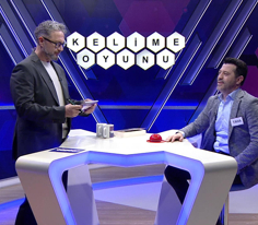 Aynı haklardan yararlanan, aynı düzeyde olan kimse