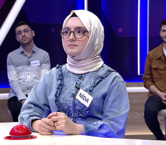 Ağır yük kaldırmaya ve bir yükü bir yere taşımaya yarayan araç