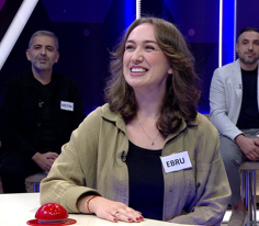 Yeşil ile mor arasında bir renk