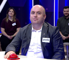 Mecaz anlamda "iki şeyin ortasında kalan yer"