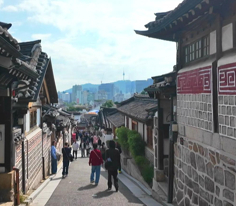 Bukchon Hanok Köyü: Seul’ün Tarihi Film Seti