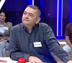 Sözü edilen iki şeyden önem olarak uzakta olan