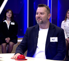 Birine veya bir şeye uyan, onun arkasından giden