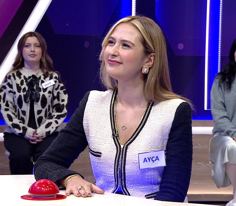 Kürekle yürütülen dar, uzun ve hafif tekne