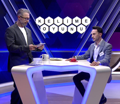 Tığ ve şişle ilmiklerin yan yana getirilmesiyle yapılmış şey