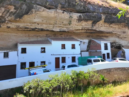Setenil de las Bodegas Köyü