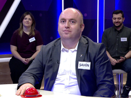 Mecaz anlamda "iki şeyin ortasında kalan yer"