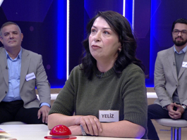 O yolda, o biçimde anlamına gelen bir zarf