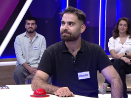 Güçsüz veya çaresiz biçimde anlamına gelen zarf