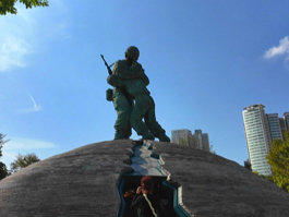 DMZ 'Kore yarımadasında Kuzey Kore'yi Güney Kore'den ayıran bölge'