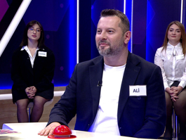 Birine veya bir şeye uyan, onun arkasından giden