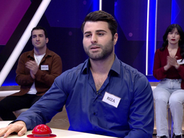 Devlet başkanının bulunduğu yerlere çekilen üç veya dört köşeli bayrak