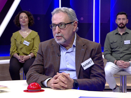 Giysilerin boynu çeviren bölümü