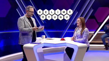 Mecaz olarak, bir alanda yaratıcılığı ile hayranlık uyandıran, çok beğenilen kimse