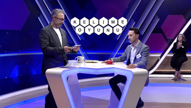 Tığ ve şişle ilmiklerin yan yana getirilmesiyle yapılmış şey