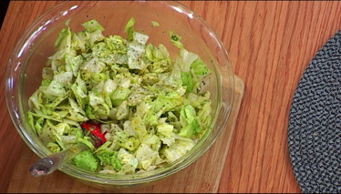 Kivi Soslu Marul Salatası
