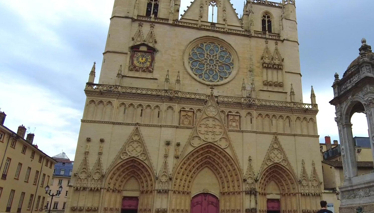 Çok Gezenti  Lyon Katedrali