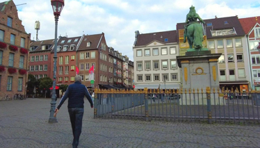 Çok Gezenti  Düsseldorf 'Marktplatz'