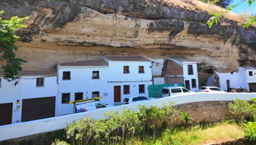 Çok Gezenti Setenil de las Bodegas Köyü