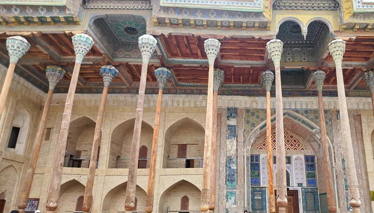 Çok Gezenti Bolo Hauz Camii