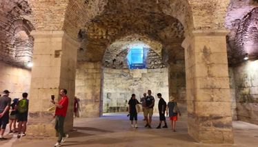 Çok Gezenti Diocletian Sarayı