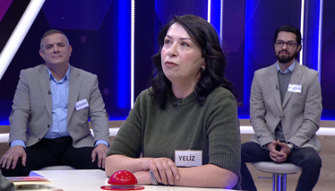 O yolda, o biçimde anlamına gelen bir zarf