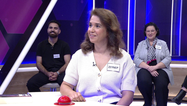 Kelime Oyunu Kırmızı veya siyah renkli pul biber