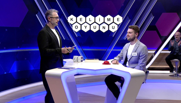 Kelime Oyunu Demir yolunda yolcu ve yük taşımak için kullanılan, vagonlar dizisi