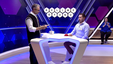 Kelime Oyunu Arazi üzerinde seçilmiş bir işaret noktasının düşeyini gösteren, geometrik biçimli tahta