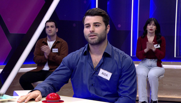 Kelime Oyunu Devlet başkanının bulunduğu yerlere çekilen üç veya dört köşeli bayrak