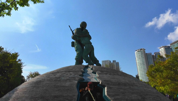 DMZ 'Kore yarımadasında Kuzey Kore'yi Güney Kore'den ayıran bölge'