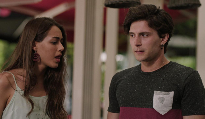 Ateş babasını yakıyor!