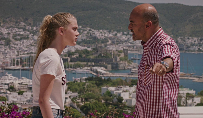 Ateş babasını yakıyor!