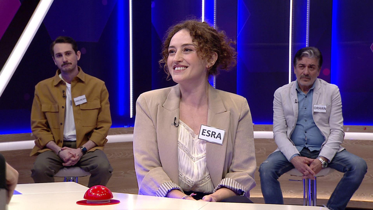 Oyuncu Esra Kızıldoğan’dan Şahane Performans!