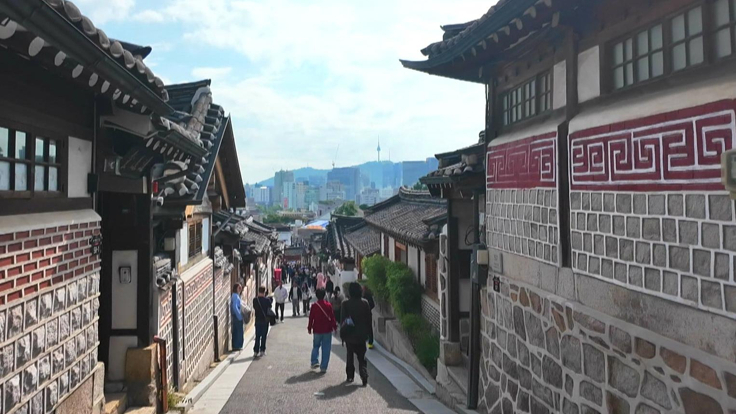 Bukchon Hanok Köyü: Seul’ün Tarihi Film Seti