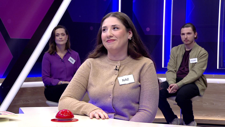 Gözün saydam tabakasının üzerine uygulanan, görmeyi düzeltici mercek